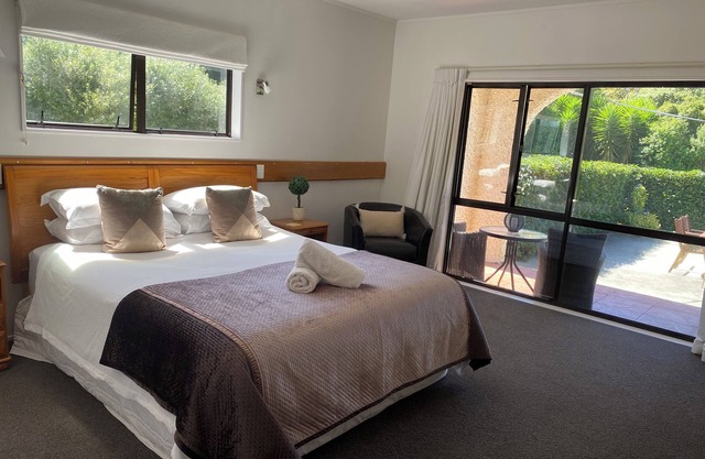 Villa at Parkhill Lodge with heated pool in summer