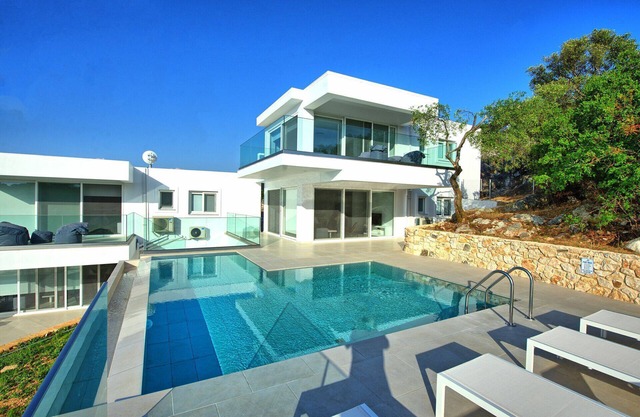 Villa en Perítheia con 4 habitaciones, capacidad 9