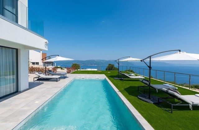 Villa Atrium with private pool, sea view, jacuzzi, gym and sauna