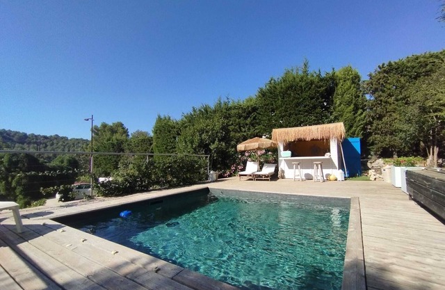 Villa au Calme Avec Piscine et Jardin