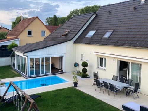 Villa au calme avec piscine et jacuzzi