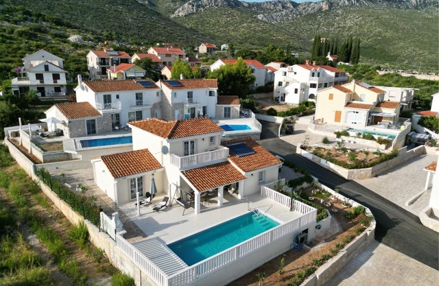 Villa Aura