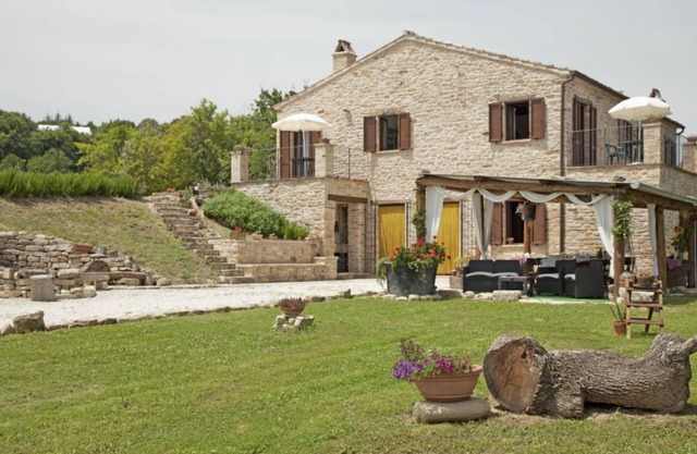 Villa Aurora - Delightful villa with pool and a/c in the Marche countryside