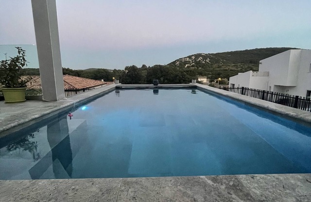 Villa Avec Piscine, Jacuzzi et vue Imprenable sur la Garigue