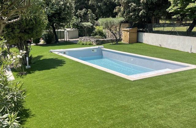 Villa Avec Grand Jardin et Piscine