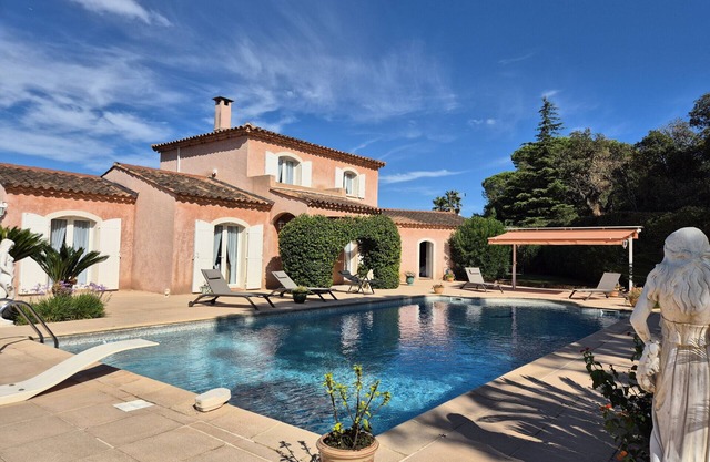 VILLA AVEC PISCINE LES ÉCUREUILS