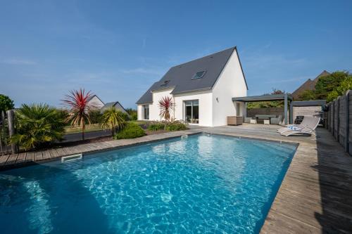 Villa avec piscine privée, sauna, jardin et parking