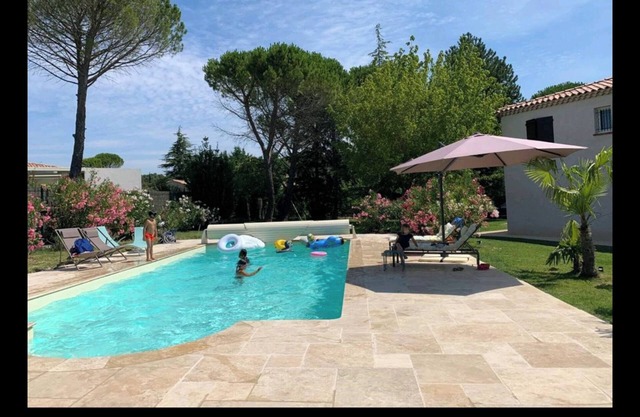 Villa Avec Piscine, Jardin Proche Gare Tgv, Apport, Aix en Provence et Marseille