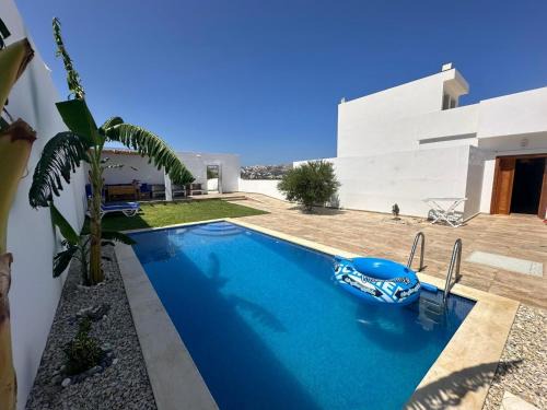 Villa avec terrasse S2 piscine jardin Rafraf
