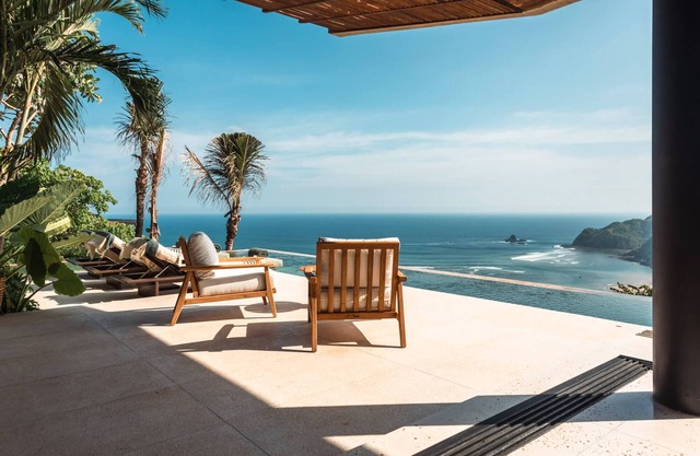 Villa Awasi - 3 Bedroom - 1 TV room with sofa bed at Tampah Hills
