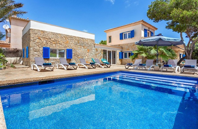 Villa Azul casa vacacional con piscina privada en Cala Llombards