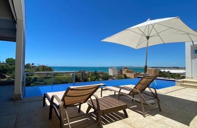 Villa Azul Mar: Sofisticação e Refúgio na Enseada