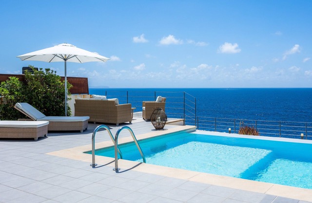 Villa 'Azul' con piscina compartida, Wi-Fi y aire acondicionado
