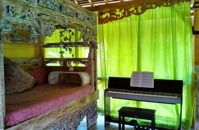 Villa "Bali Paradise" 5br. Dos casas 3br + 2br, piscina, jardín grande.
