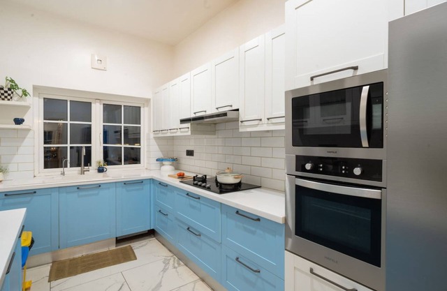 Villa Bauhinia - 5bhk With Pool 10 Mins to Beach