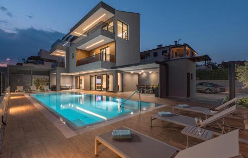 Villa Bellatrix in Fažana with beach front and sea view