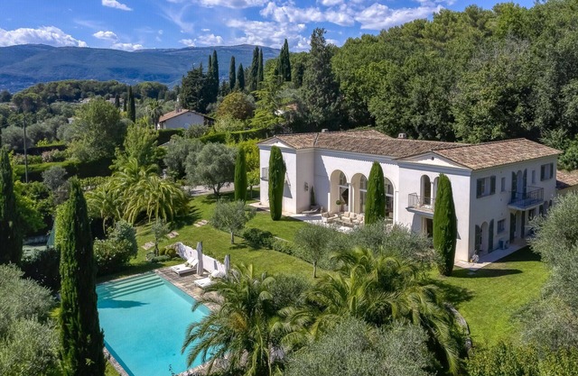 Villa Bellecour - with tennis court