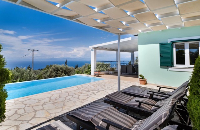 Villa 'Belvedere Verde' con vistas al mar, piscina, terraza y Wi-Fi