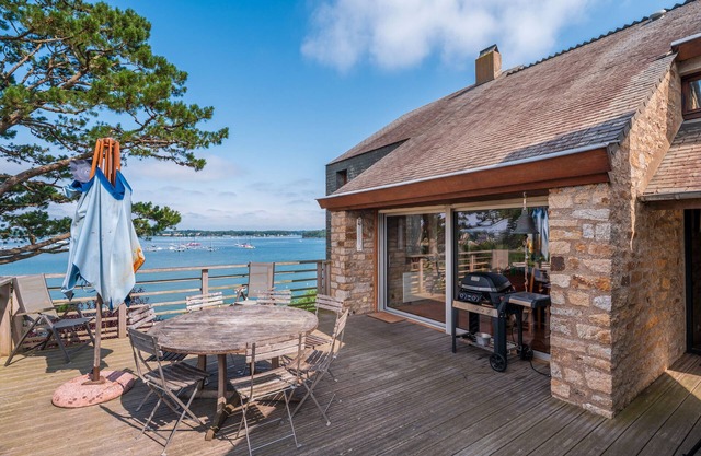 Villa 'Bienvenue Au Paradis' con vistas al mar, terraza privada y jardín privado