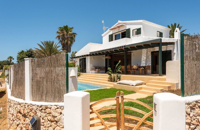 Villa 'Binimadi' con vistas al mar, Wi-Fi y aire acondicionado