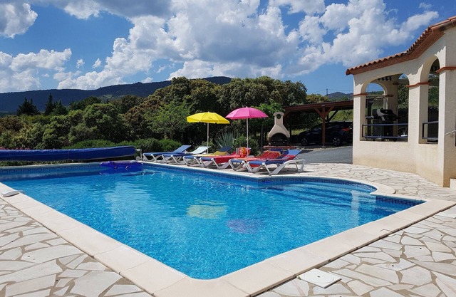 Villa en Camplong con Piscina y Naturaleza