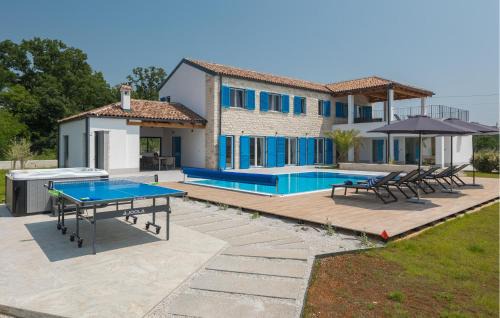 Villa Blue Moon