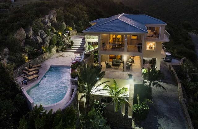 Villa Bougainvillea con ascensor, gimnasio y baño de vapor.
