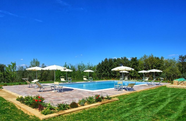 Villa Bonriposo by PosarelliVillas