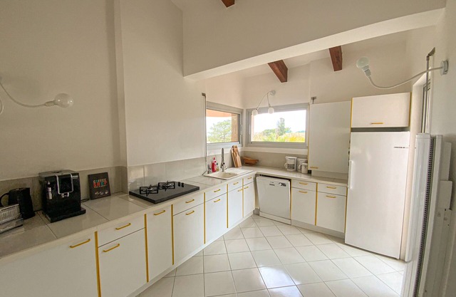 VILLA JUNTO A LA PLAYA De 10 a 12 personas