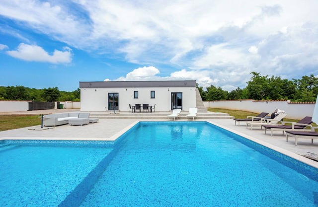 Villa Borealis - Three Bedroom Villa, Sleeps 8
