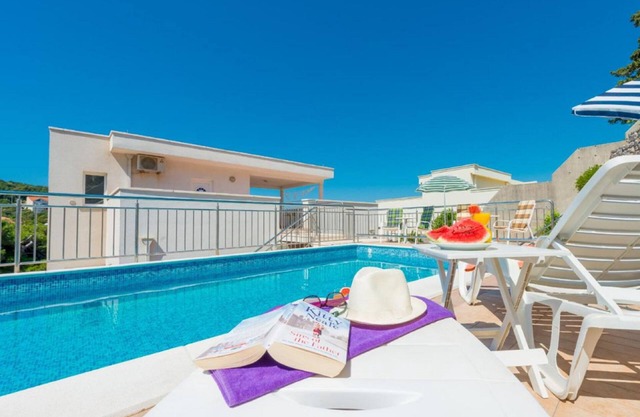 Villa Borna Apartments