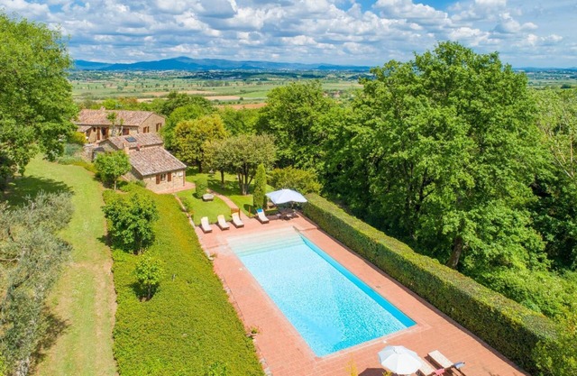 Villa Bramasole Large Private Pool, WiFi