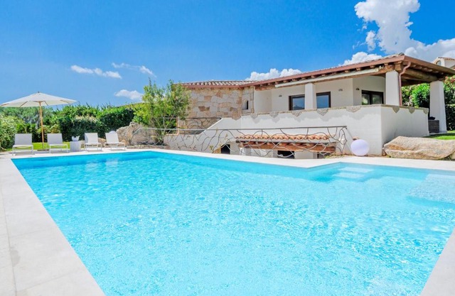 Villa BRANDINCHI - Heated Pool, Private Beach, Sea View, Wi-Fi