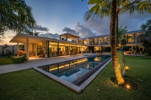 Villa Bull House Amazing 6 bedrooms contemporary villa in Seminyak