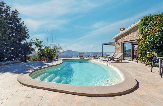 Villa 'Bumortu' con vistas al mar, Wi-Fi y aire acondicionado