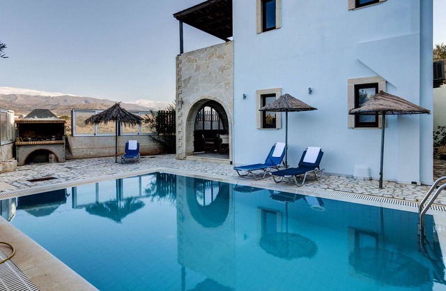 Villa junto al mar con piscina PRVT, Makrigialos Creta