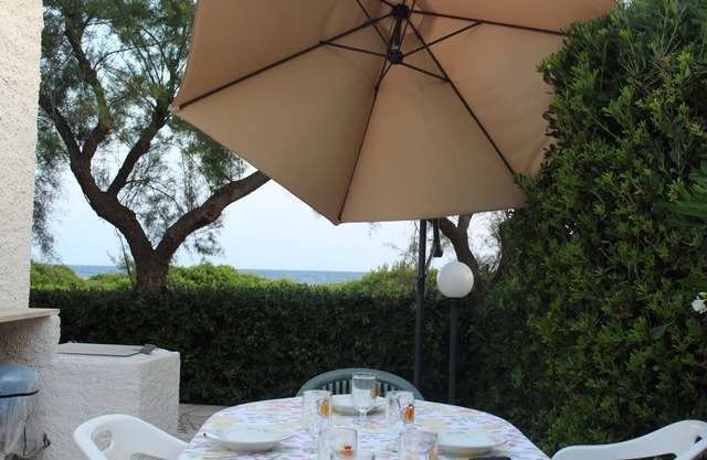 Villa by the sea and with a fantastic green garden!