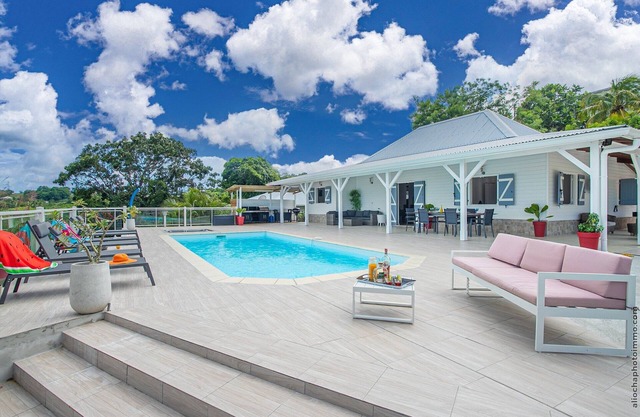 Villa Cacyli: private heated pool and Jacuzzi, view of Baie des Mulets