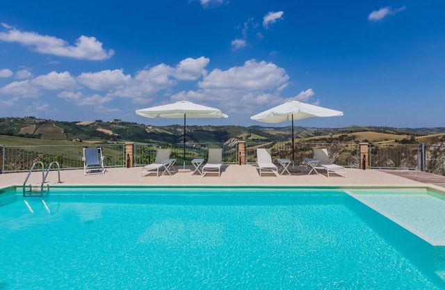 Badlands Villa con piscina y un panorama impresionante del campo, a 20 km del mar Adriático