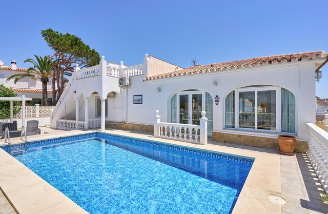 Villa 'Caleta Del Sol' con vistas al mar, Wi-Fi y aire acondicionado