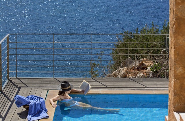 Villa Calypso, frente a la playa, Villa de diseño con piscina climatizada