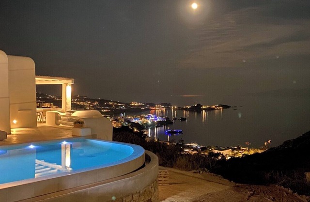 Villa Camelia 2 - Psarou View - Private Pool & Jacuzzi