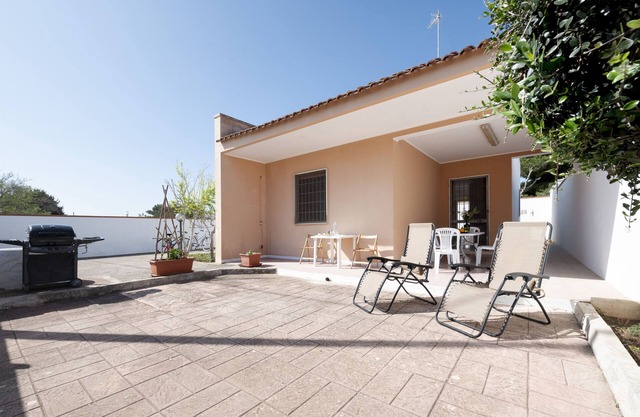 Villa 'Camilla' con terraza privada, jardín privado y aire acondicionado