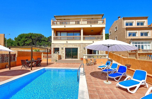 "Villa Camomila" con vistas al mar, Wi-Fi y piscina