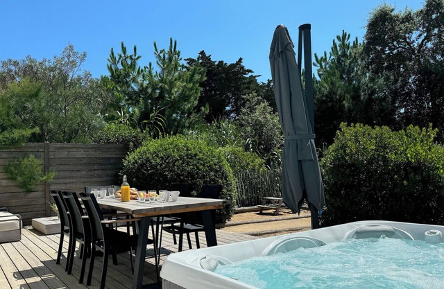 Villa Canada El Sherwood ***, entre bosque y mar.