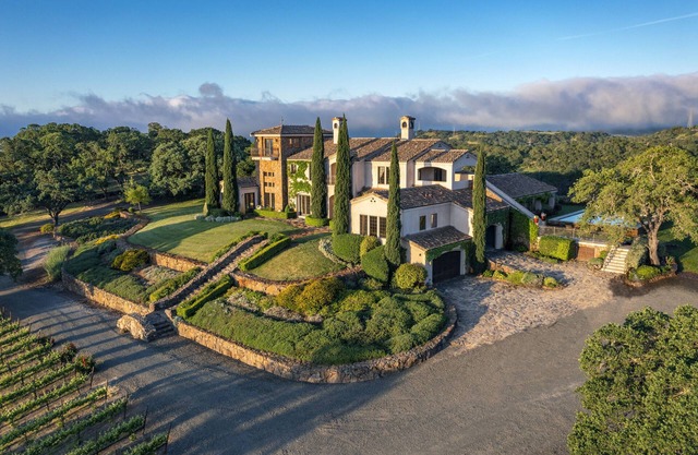 Villa Capricho- Private 25-acre Wine Country Estate w/GuestHouse, Pool, Vineyard