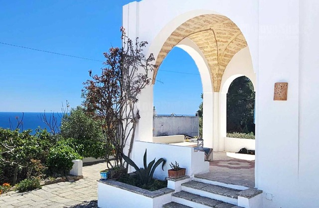 Villa Carlotta - Three Bedroom House, Sleeps 6