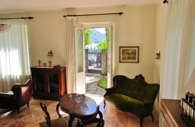 Villa Carluccia frente al lago de Como.