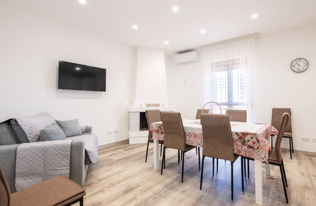 Villa 'Carola Primo Piano' con piscina compartida, Wi-Fi y aire acondicionado