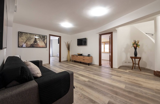 Villa 'Carola Piano Terra' con piscina compartida, Wi-Fi y aire acondicionado